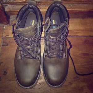 Like new men's winter boots.